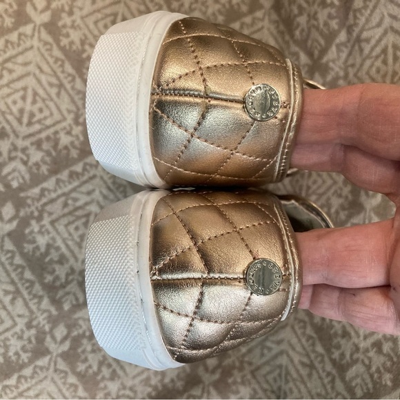 STEVE MADDEN Sz 7 Eccentrq Quilted Slip On Comfort Soles Metallic Sneakers Shoes - Picture 5 of 8